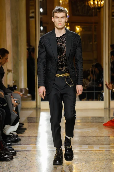 Look 47